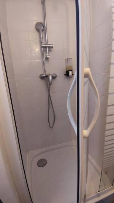 Le Joli'Mans: Newly Renovated Apartment Near Historic Quarter Le Mans Exterior photo